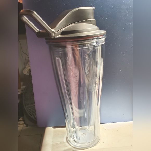NWT Vitamix Flip Top Travel Cup, 20oz, Model 122942 - Picture 1 of 6